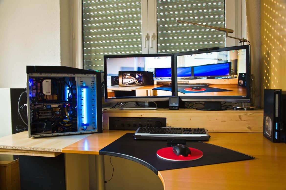 The Ultimate Review Of Best Gaming Desks In 2019 Updated Pc Personal Computer With 2 Flat Screens And Desk