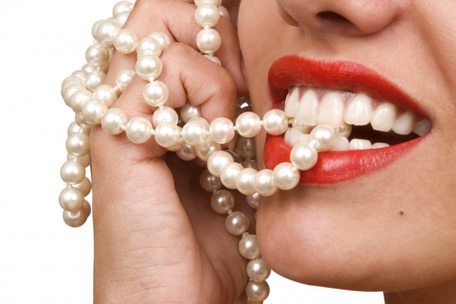teeth whitening home remedy