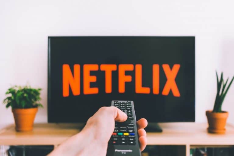 What is a Streaming Device and How Does It Work? (Simple Answer!) | The