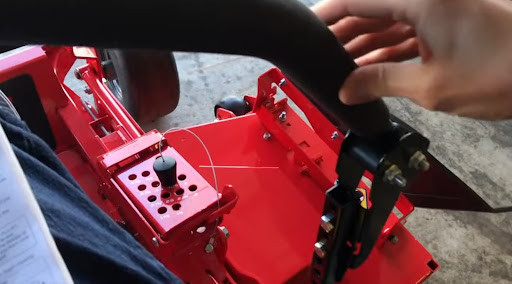 Move both the steering levers to the neutral position, i.e., pull them in.