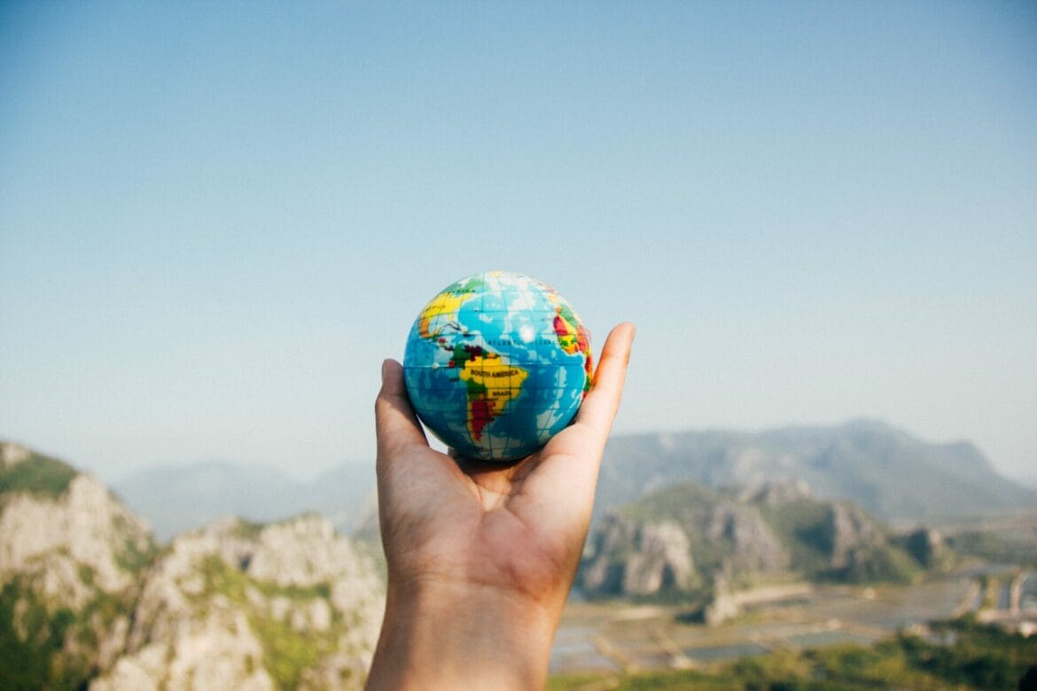 Essential Websites Every Traveler Should Bookmark