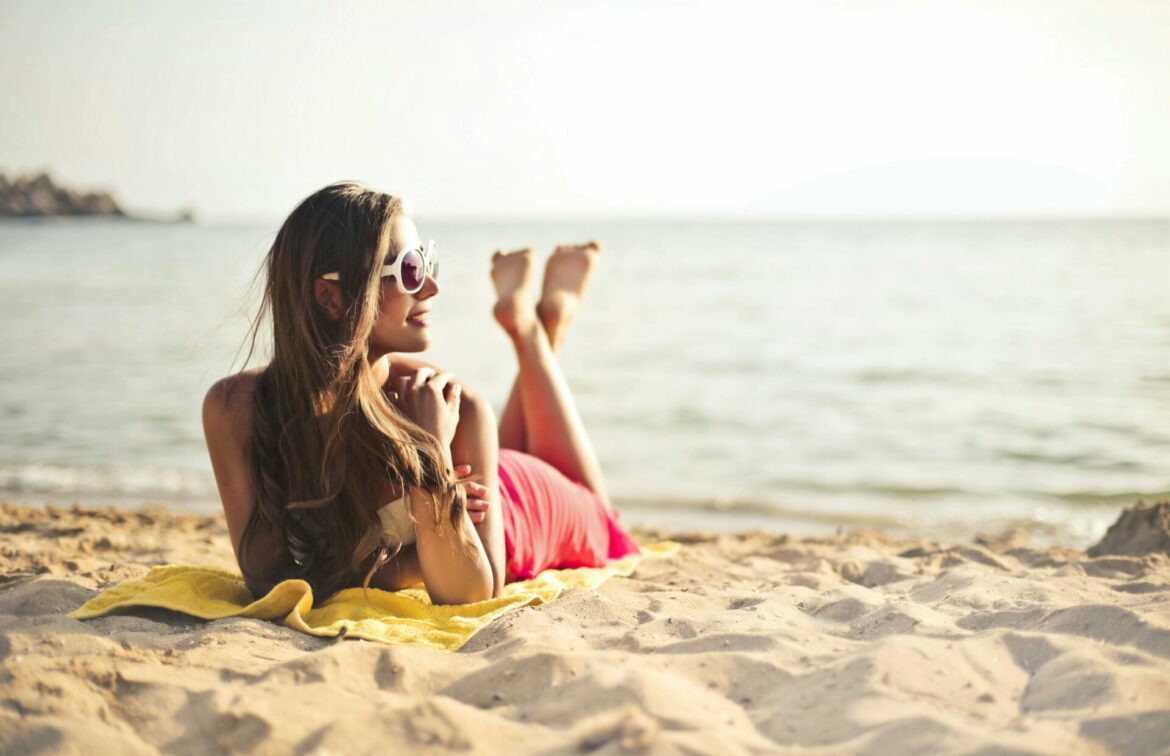 Prescription Sunglasses vs Photochromic Lenses